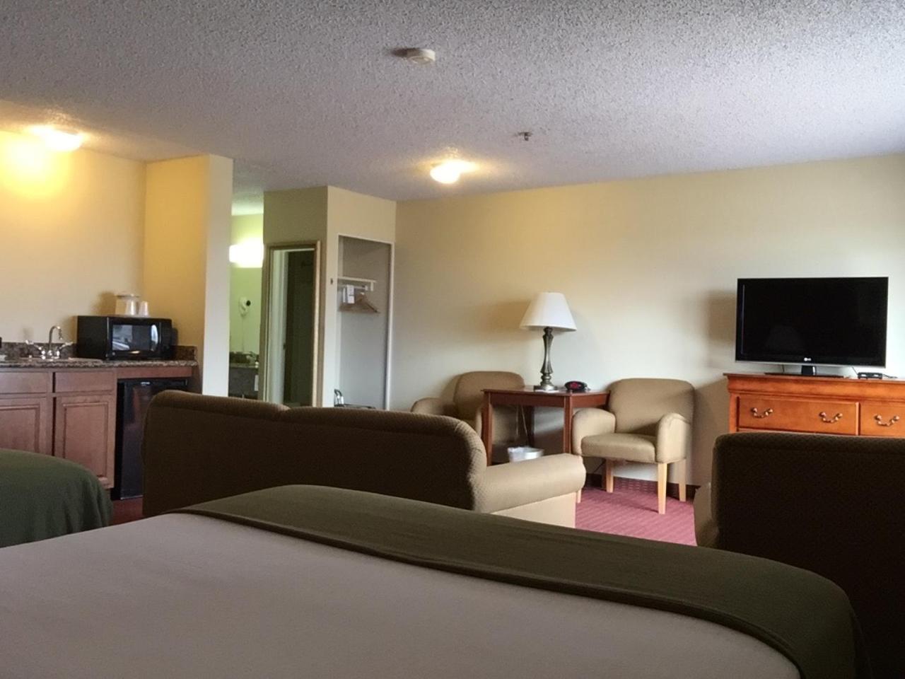 Baymont Inn & Suites by Wyndham Holbrook photo 39