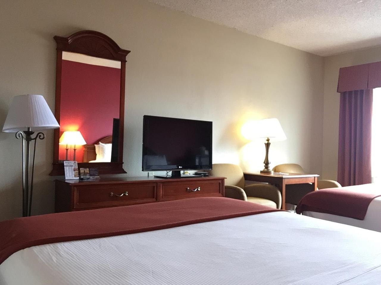 Baymont Inn & Suites by Wyndham Holbrook photo 35