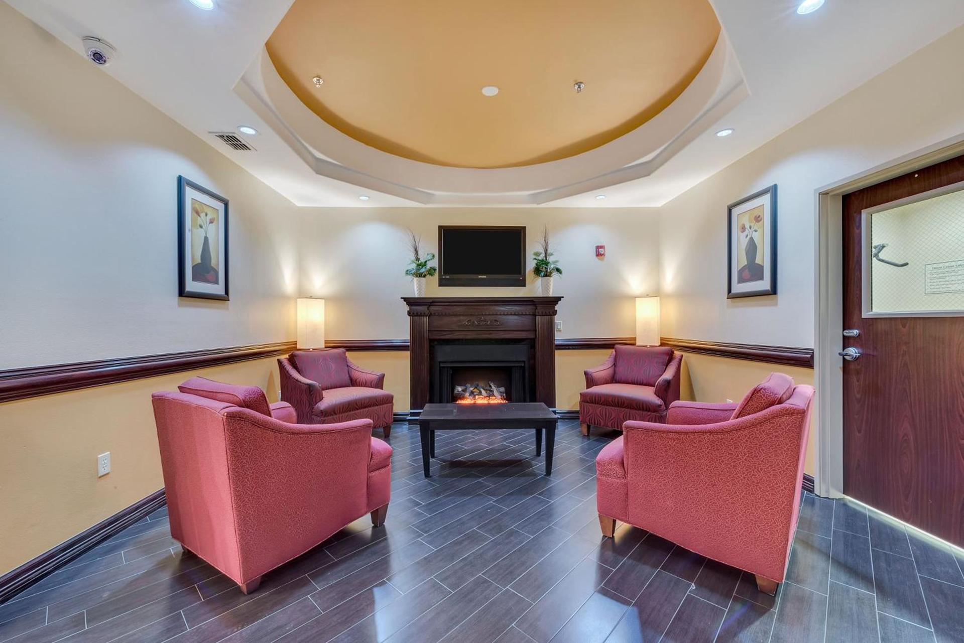 Super 8 by Wyndham Hidalgo at La Plaza Mall & Mcallen Airport photo 11
