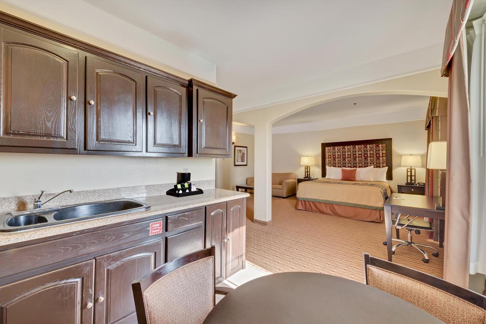 Super 8 by Wyndham Hidalgo at La Plaza Mall & Mcallen Airport photo 37