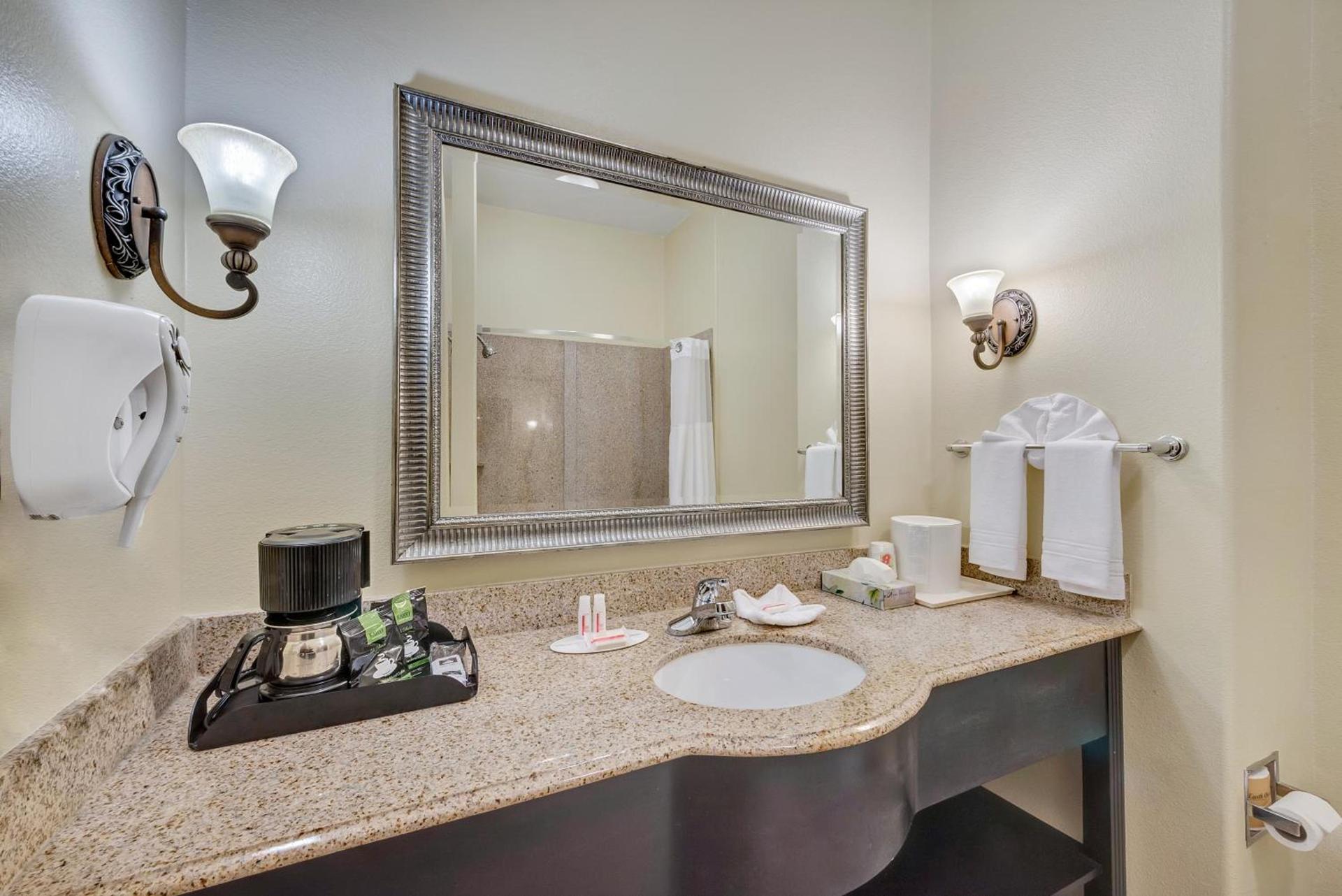 Super 8 by Wyndham Hidalgo at La Plaza Mall & Mcallen Airport photo 34
