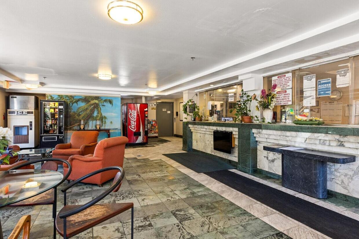 Paradise Lodge - Canoga Park, Los Angeles photo 3