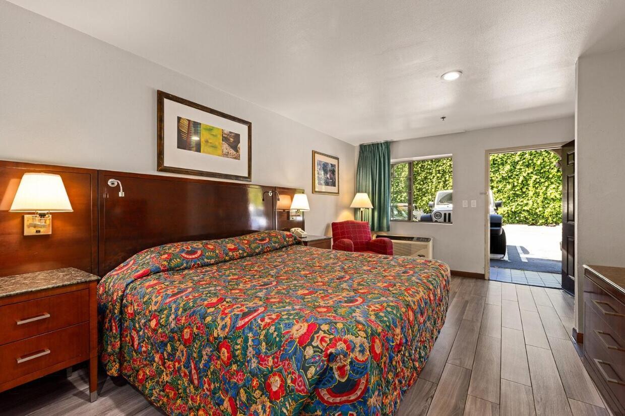 Paradise Lodge - Canoga Park, Los Angeles photo 4
