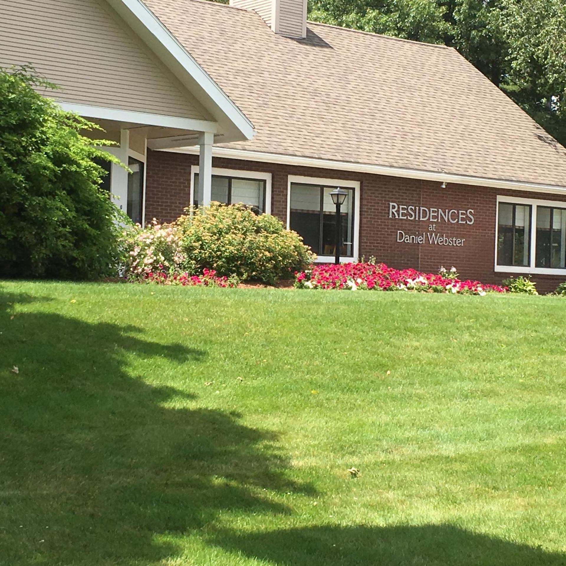Residences at Daniel Webster photo 1