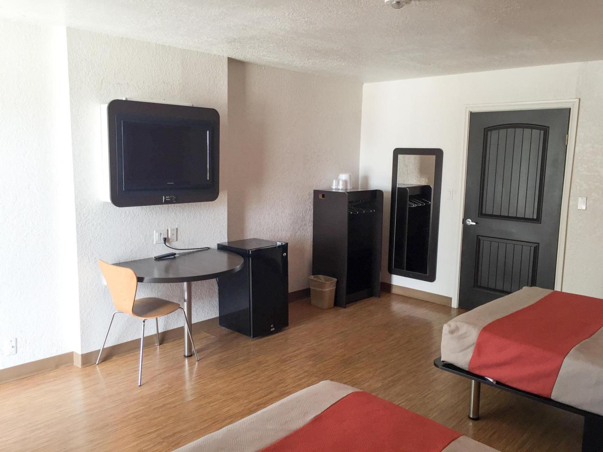 Motel 6-Uvalde, TX photo 45