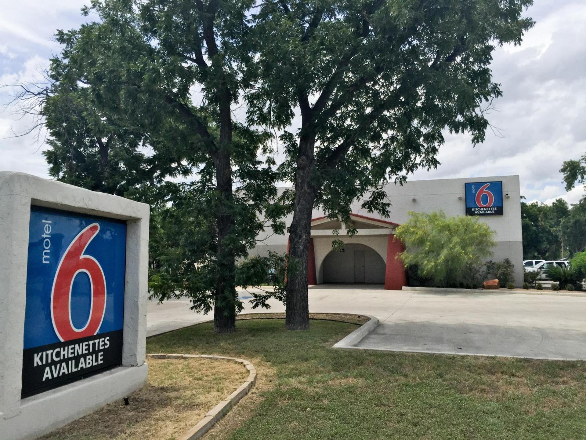 Motel 6-Uvalde, TX photo 42