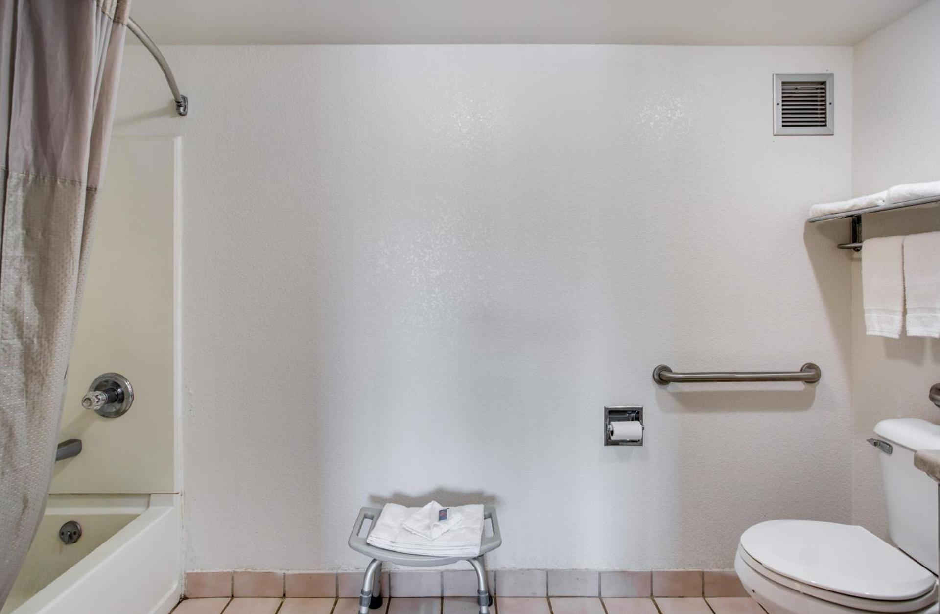 Motel 6-White House, TN photo 28