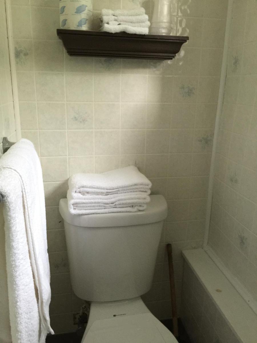 Crosswinds Motel photo 39