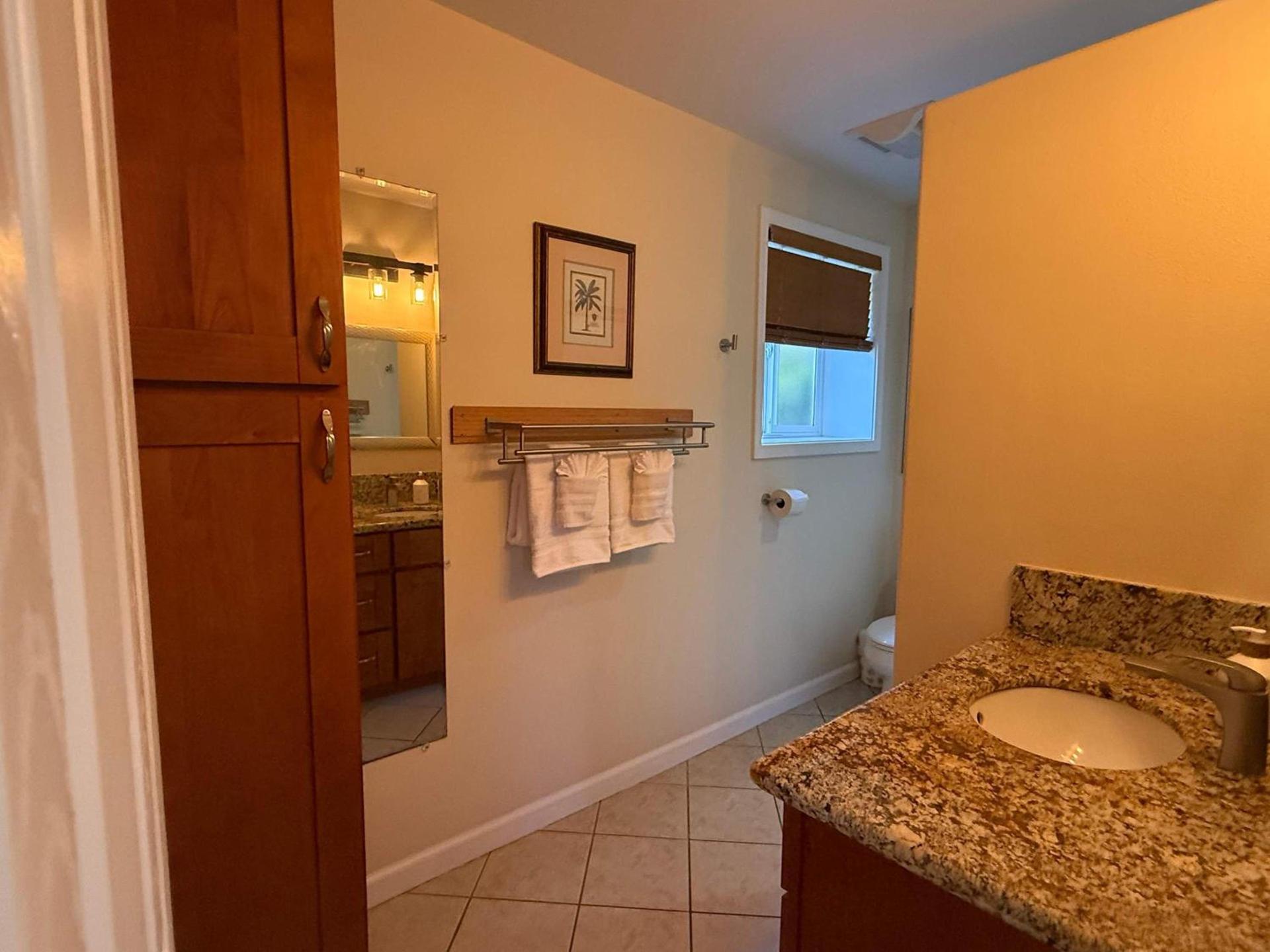 Maui B&B - 3 Ensuite Rooms - Steps from Beach w AC photo 24