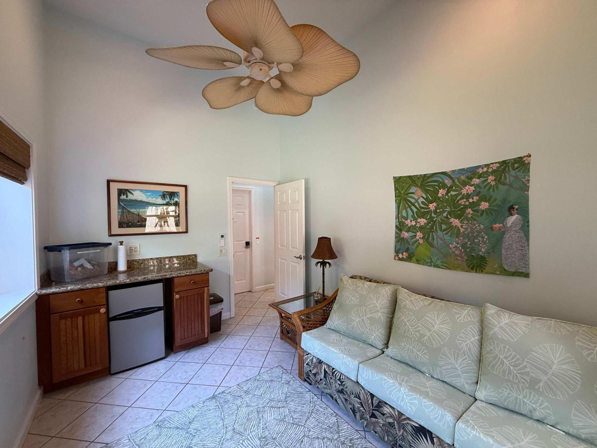 Maui B&B - 3 Ensuite Rooms - Steps from Beach w AC photo 12