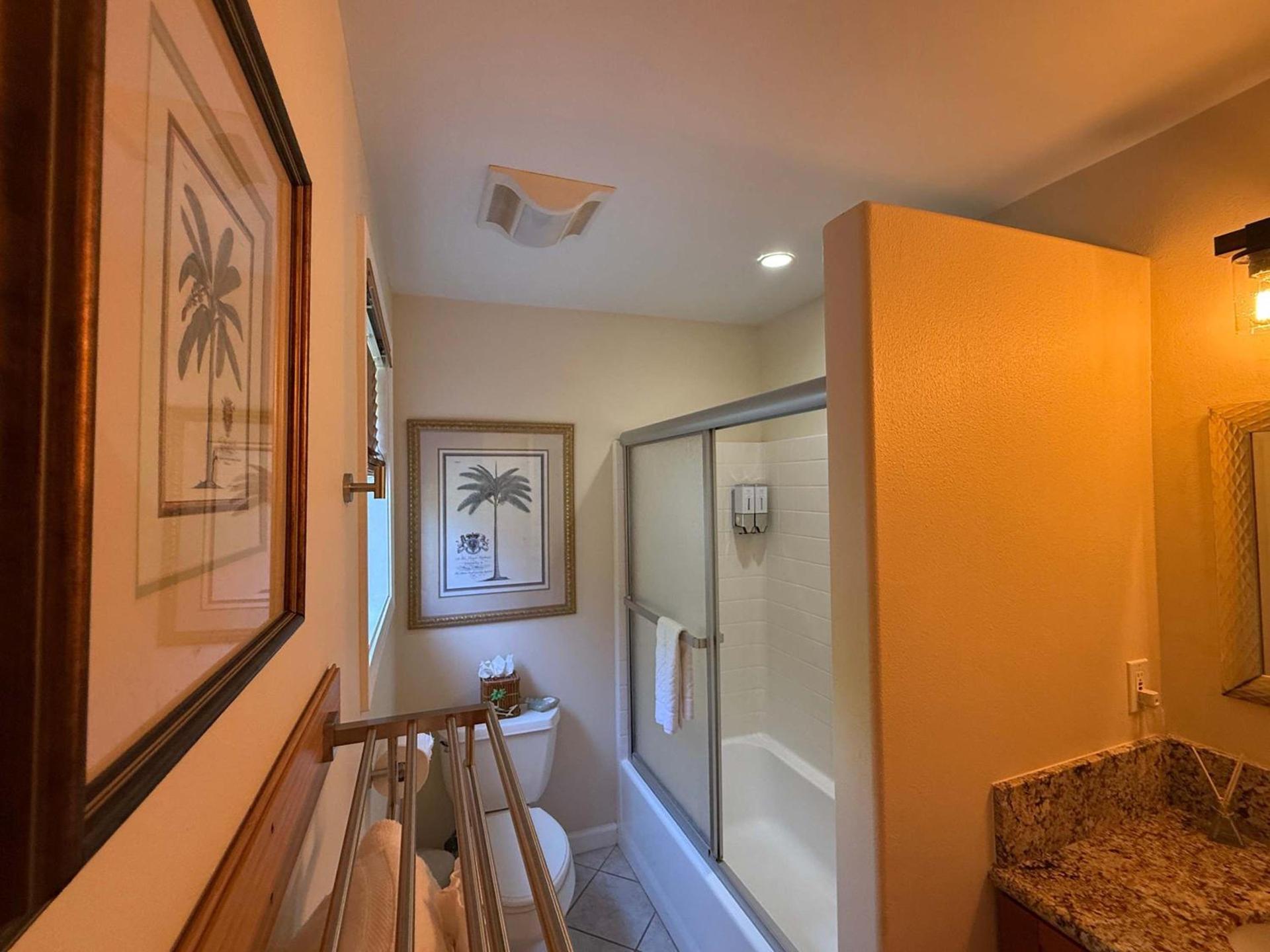 Maui B&B - 3 Ensuite Rooms - Steps from Beach w AC photo 16