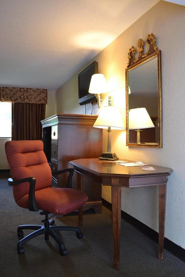 Americas Best Value Inn Smithfield photo 18