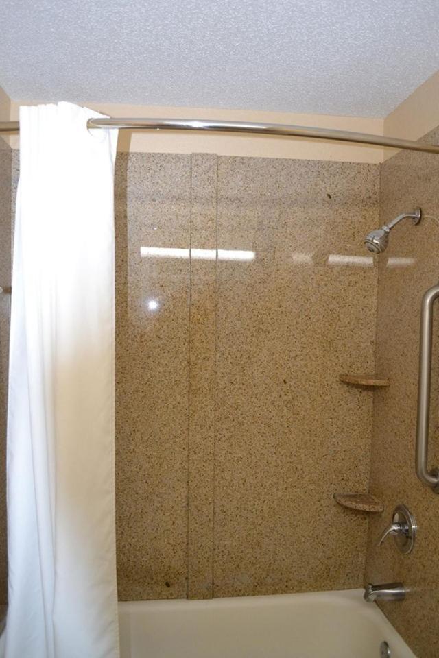 Americas Best Value Inn Smithfield photo 10