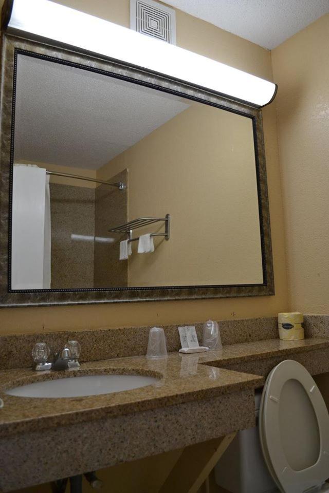 Americas Best Value Inn Smithfield photo 6