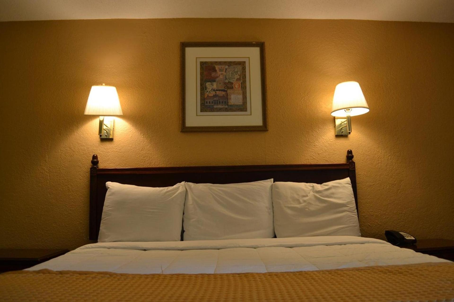 Americas Best Value Inn Smithfield photo 5