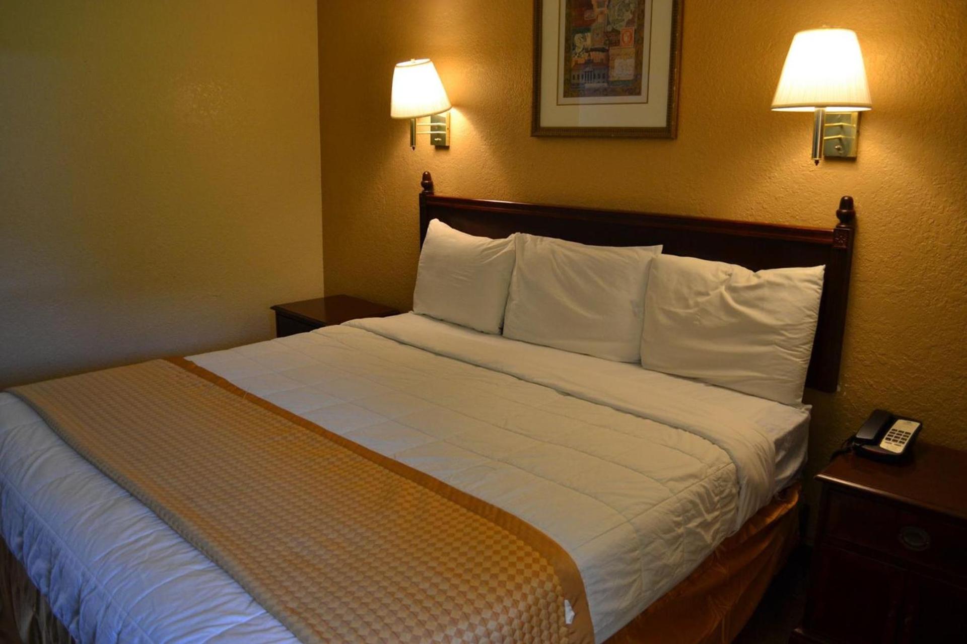 Americas Best Value Inn Smithfield photo 3