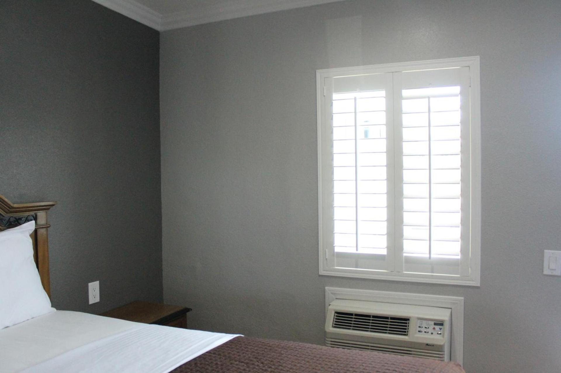 Town House Motel photo 23