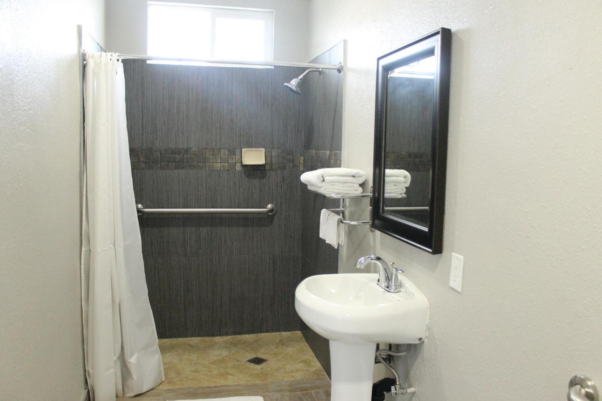 Town House Motel photo 22