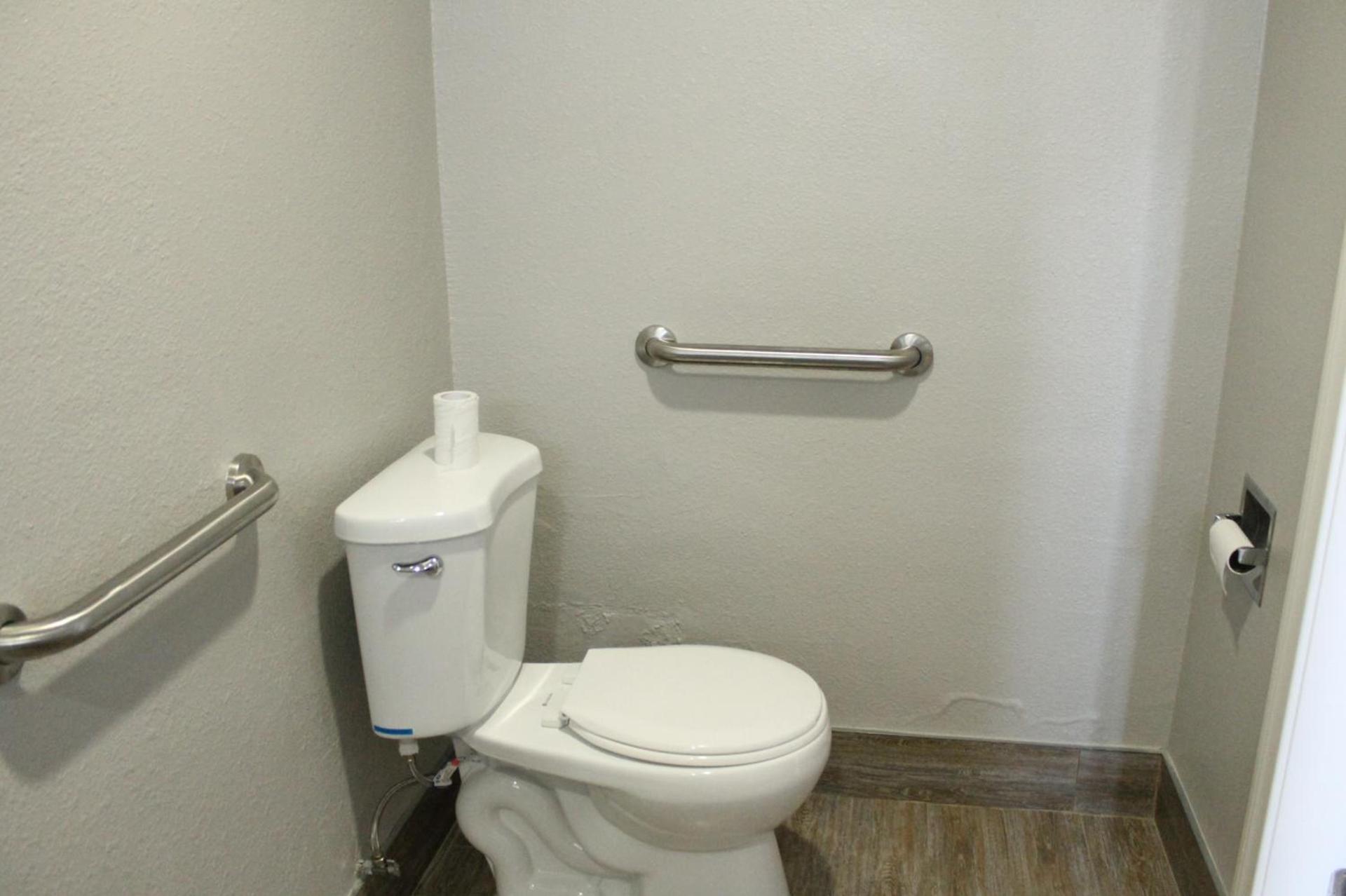 Town House Motel photo 18