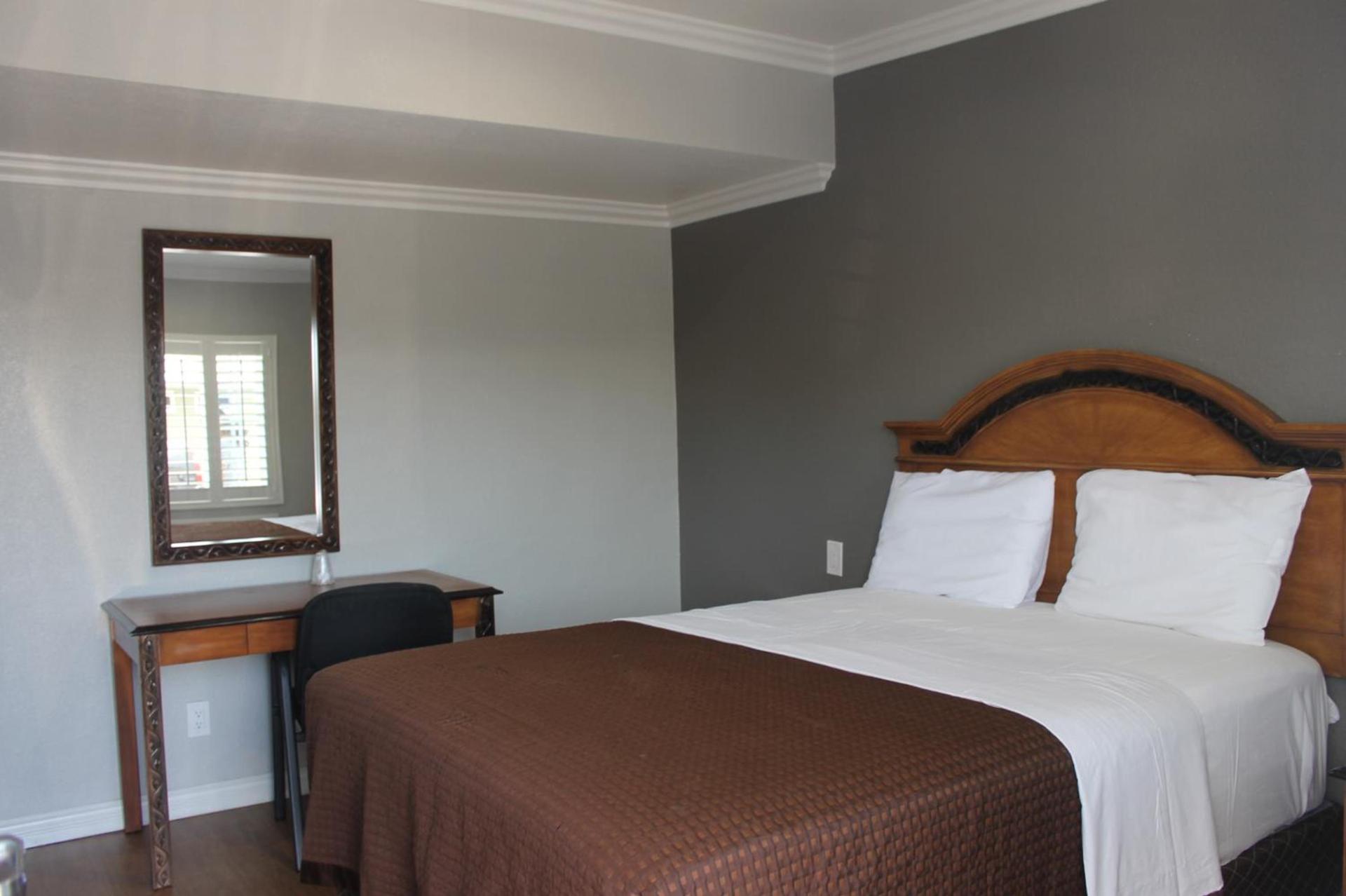 Town House Motel photo 17