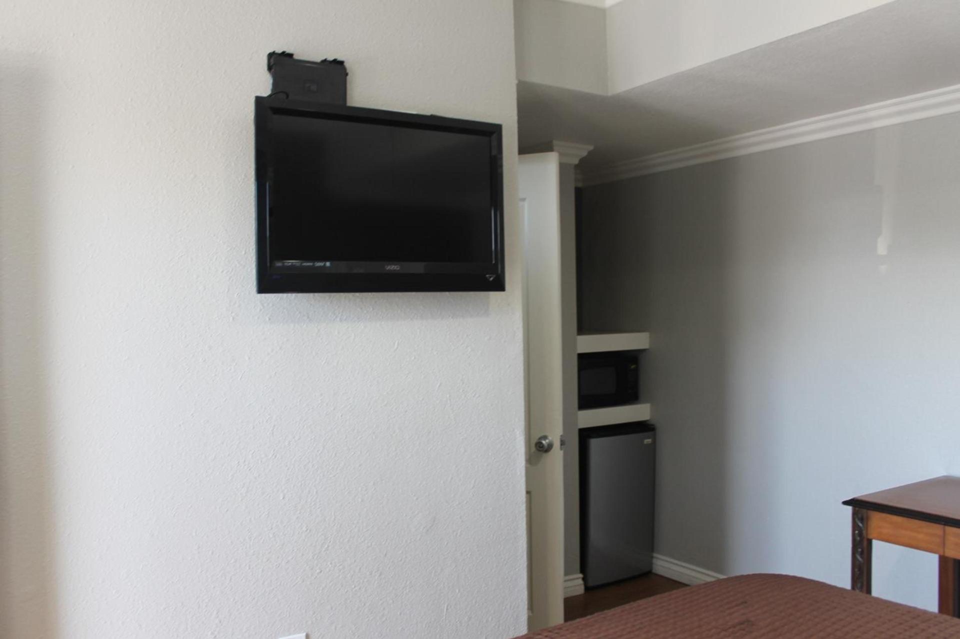 Town House Motel photo 16