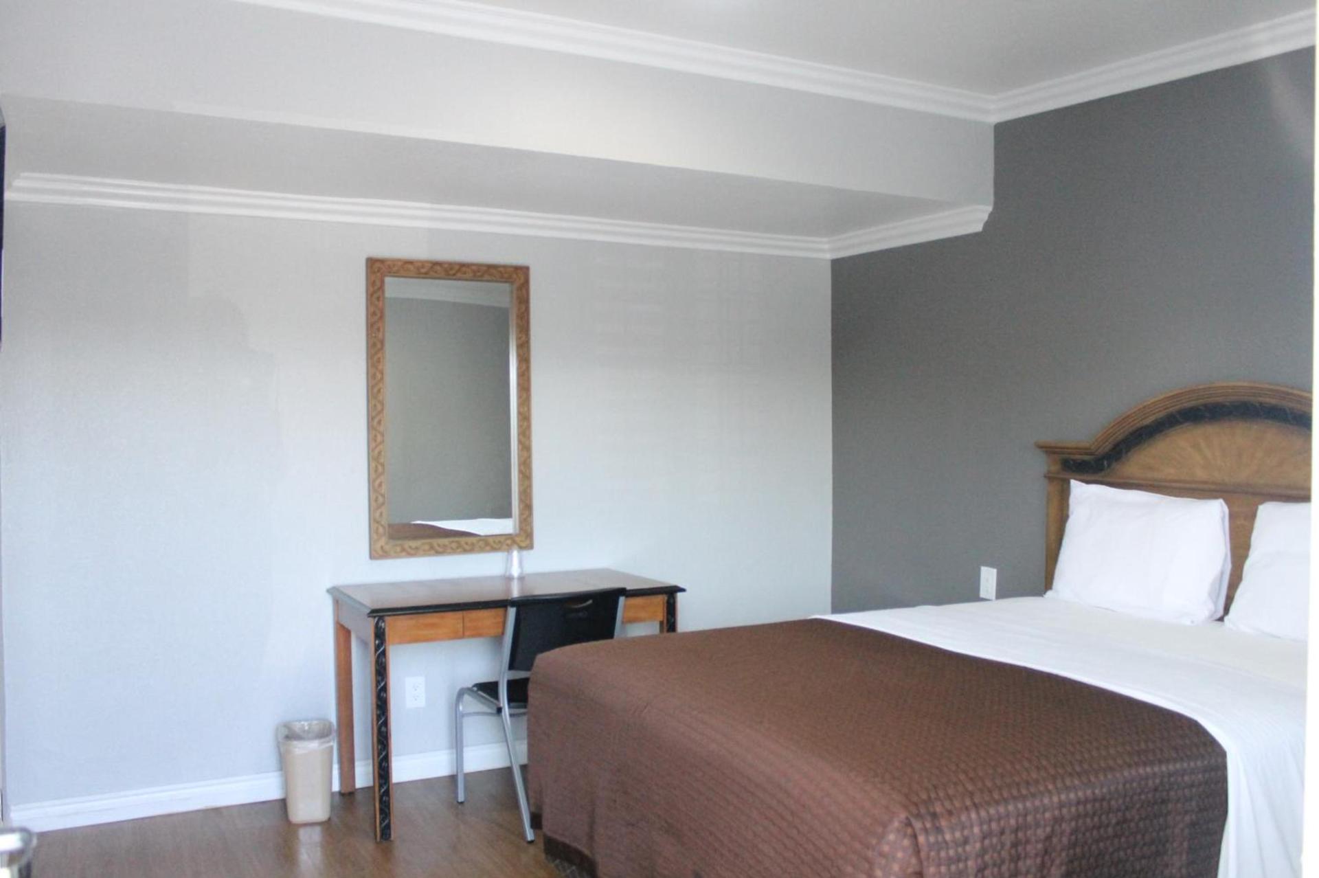 Town House Motel photo 13