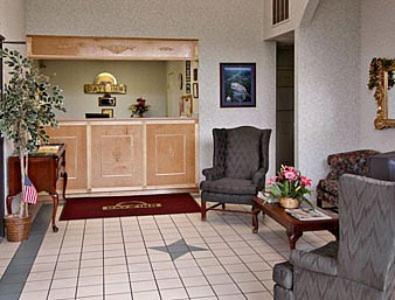 Days Inn by Wyndham Hendersonville photo 15