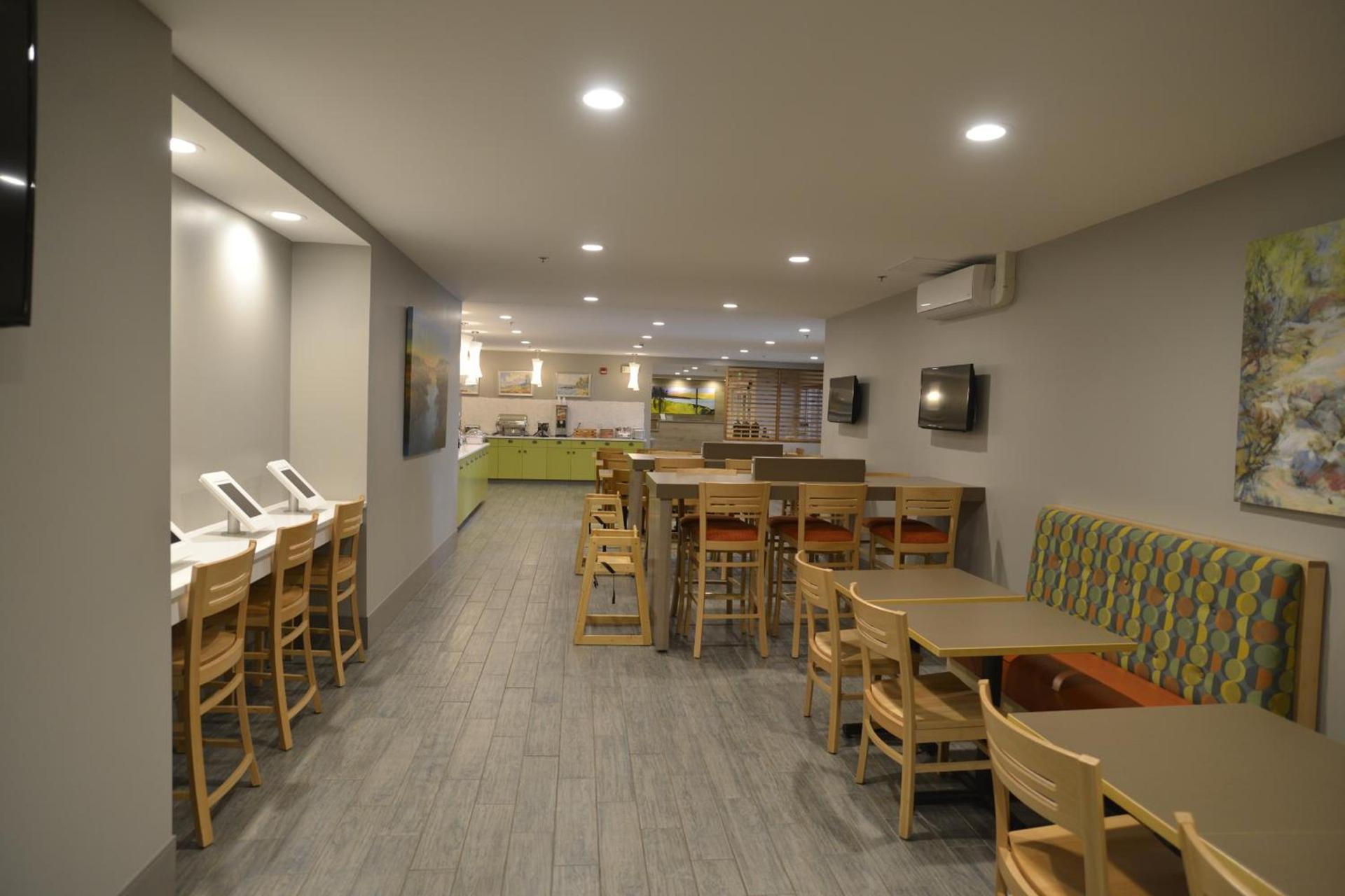 Country Inn & Suites by Radisson, Duluth North, MN photo 10