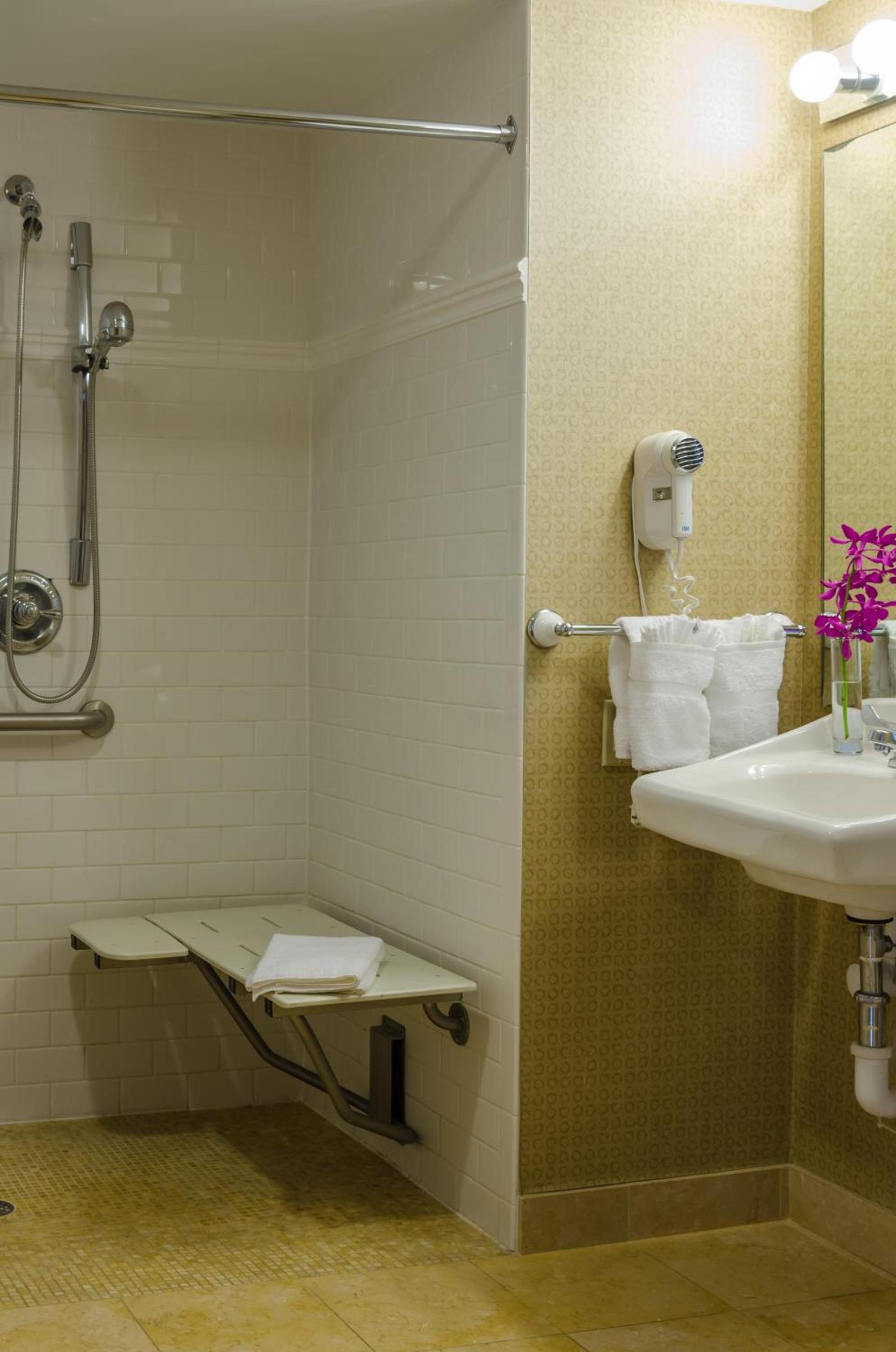 Beacon Hotel & Corporate Quarters photo 59