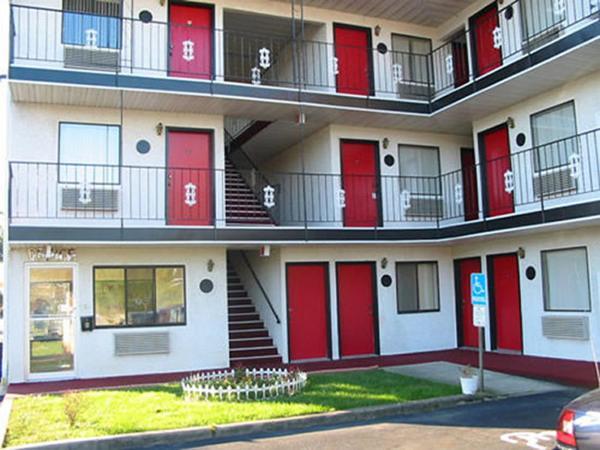 Red Carpet Inn Williamstown photo 2