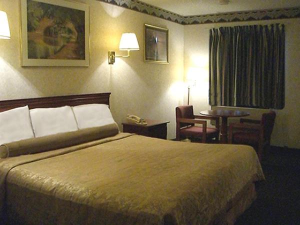 Red Carpet Inn Williamstown photo 4