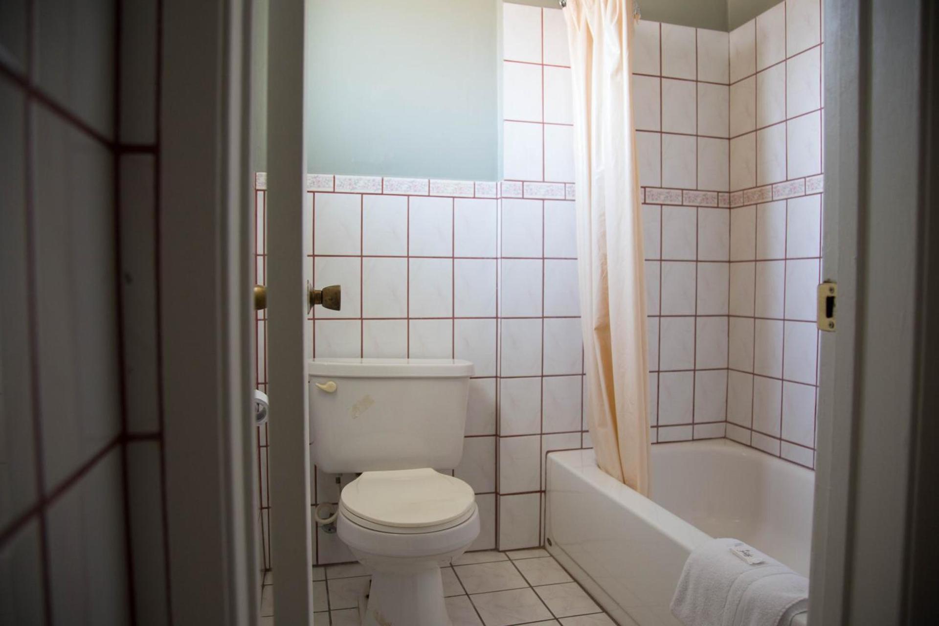 Sahara Motel photo 10