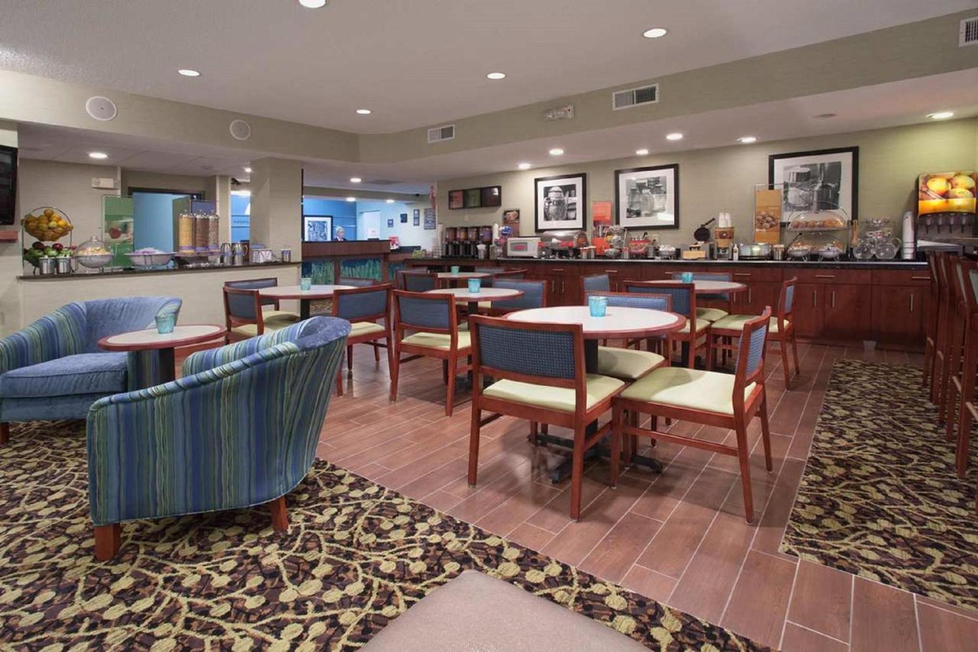 Baymont by Wyndham Thornton photo 17