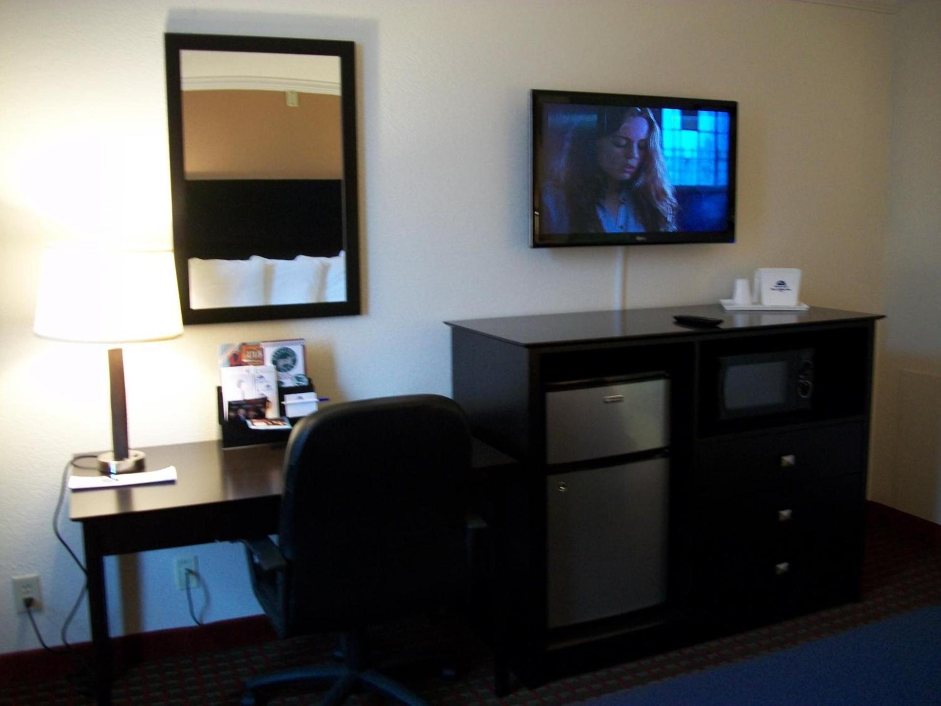 Americas Best Value Inn Romulus/Detroit Airport photo 10
