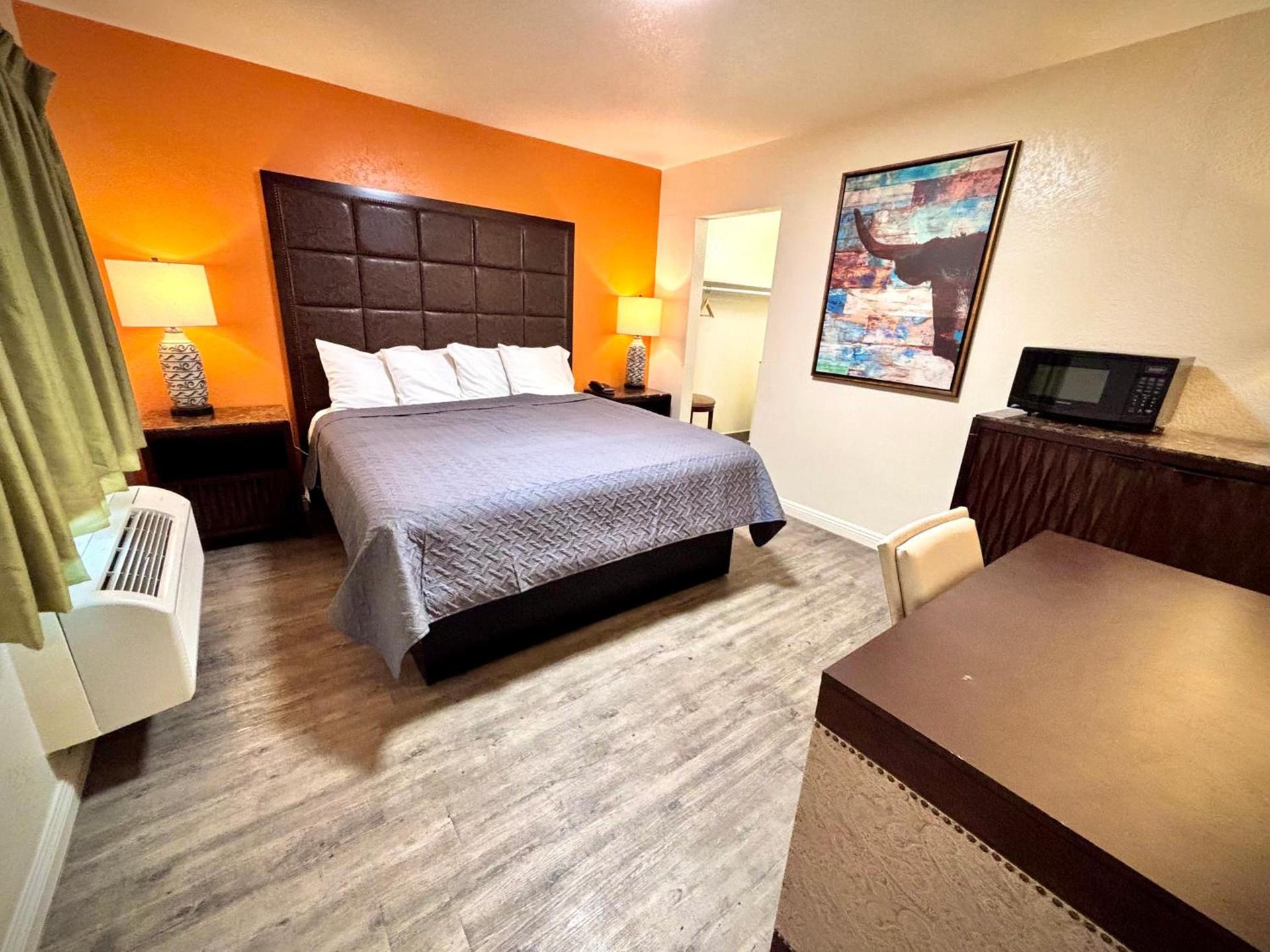 The Crest Motel photo 32