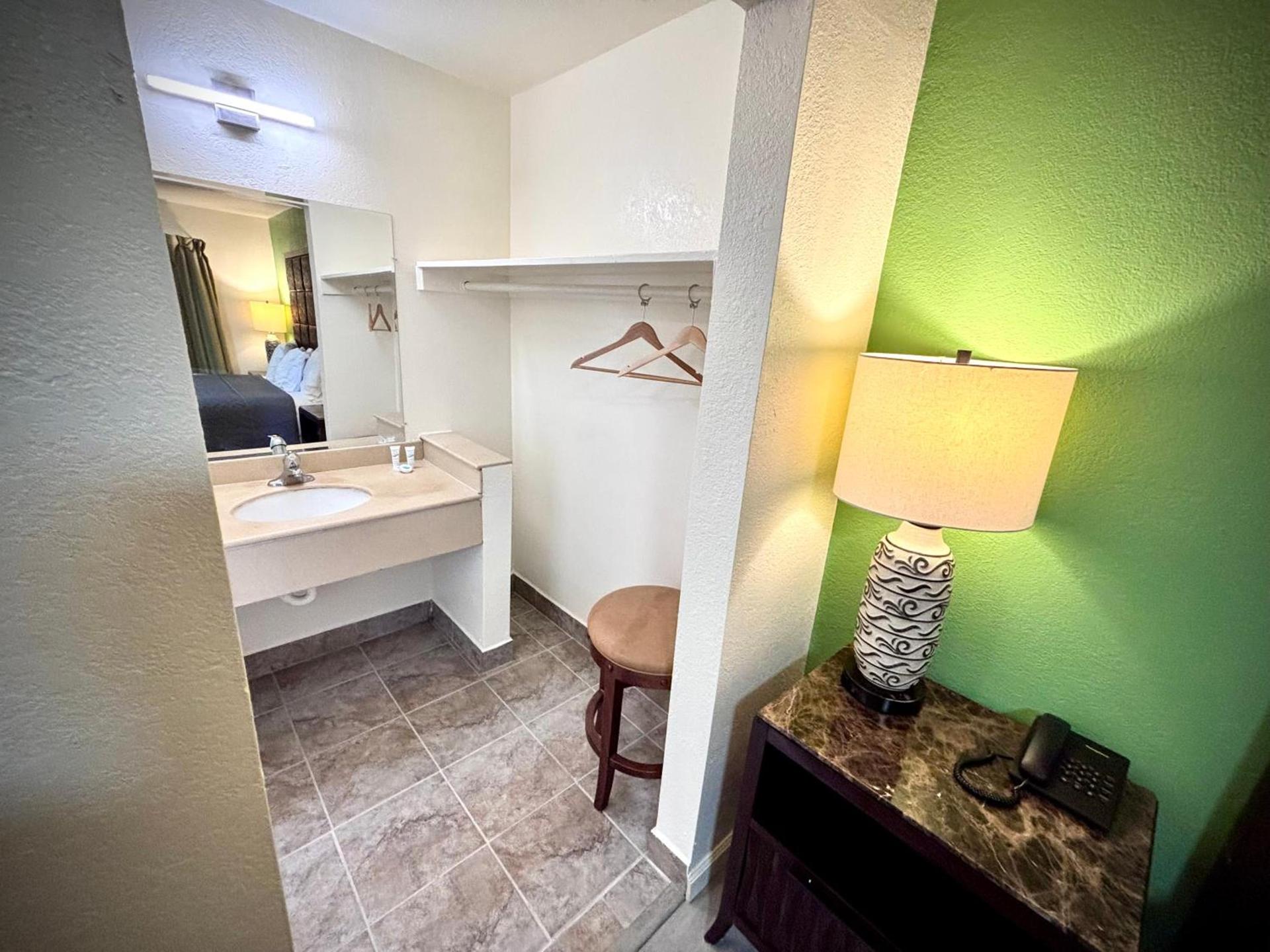 The Crest Motel photo 10