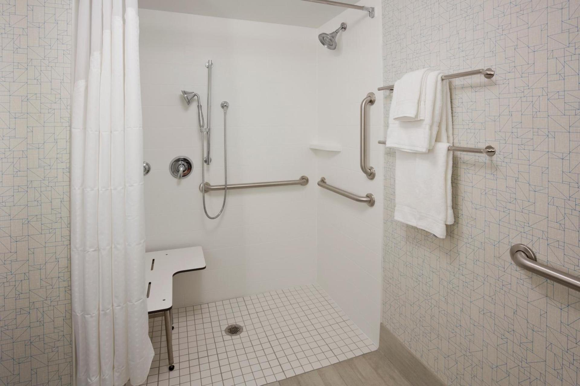 Holiday Inn Express Roseville-St. Paul by IHG photo 16