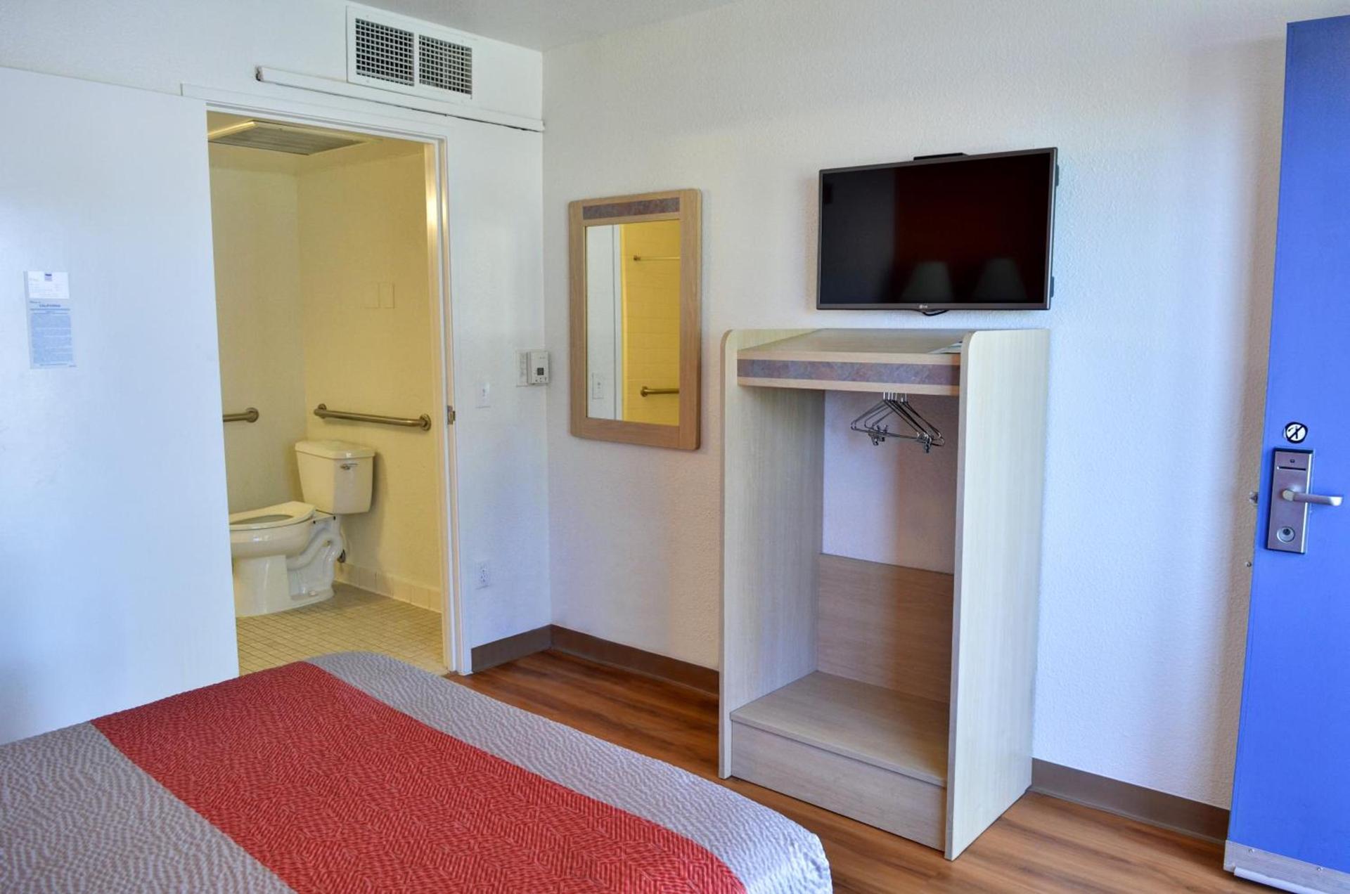 Motel 6 - Santa Nella, on i-5 photo 22