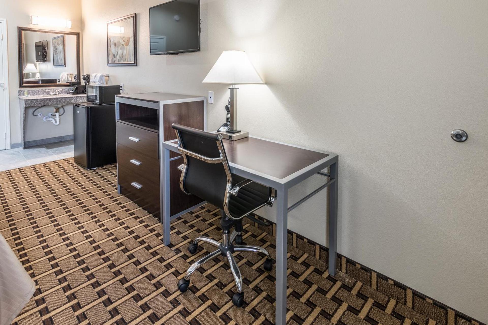 Scottish Inns & Suites photo 18