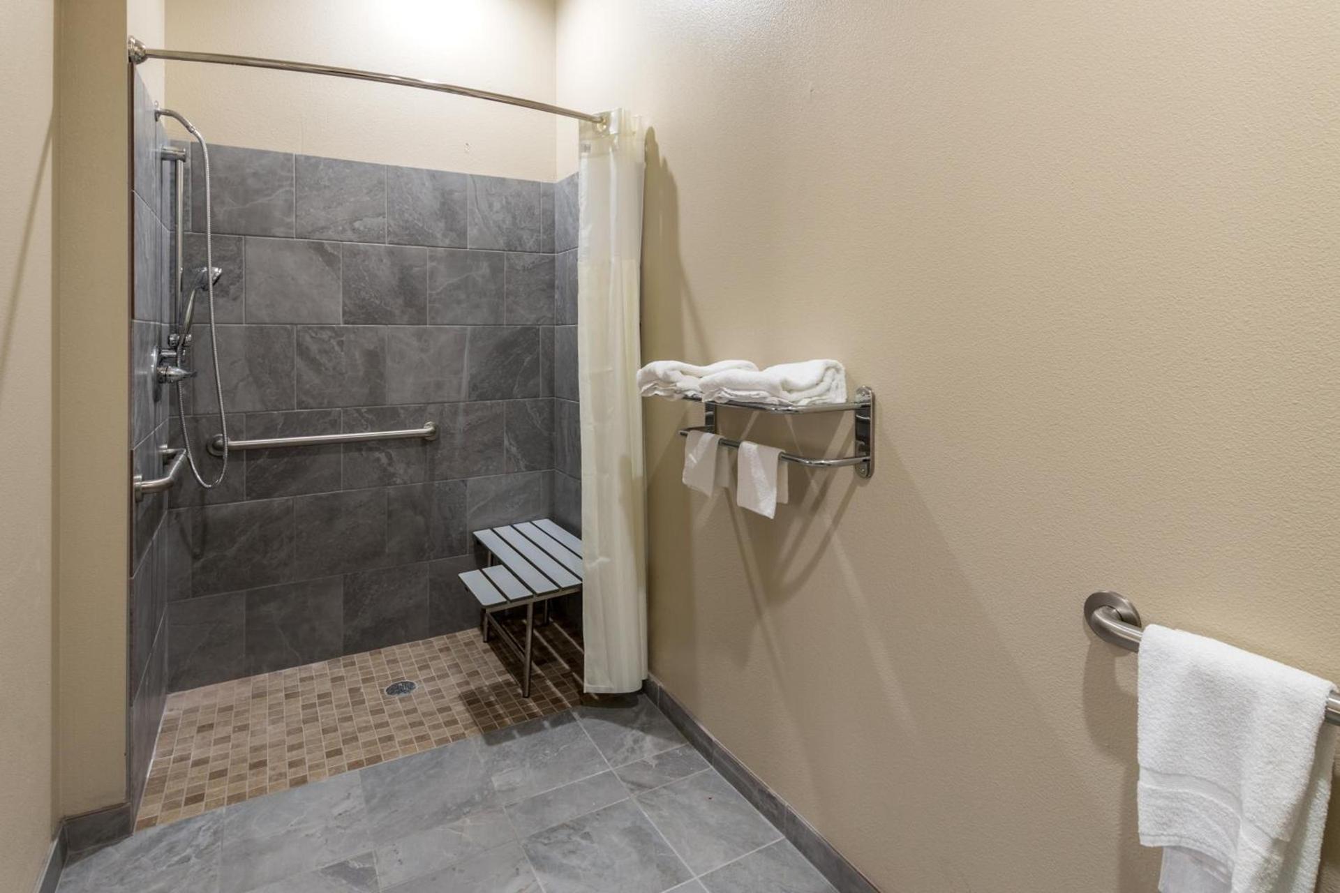 Scottish Inns & Suites photo 21