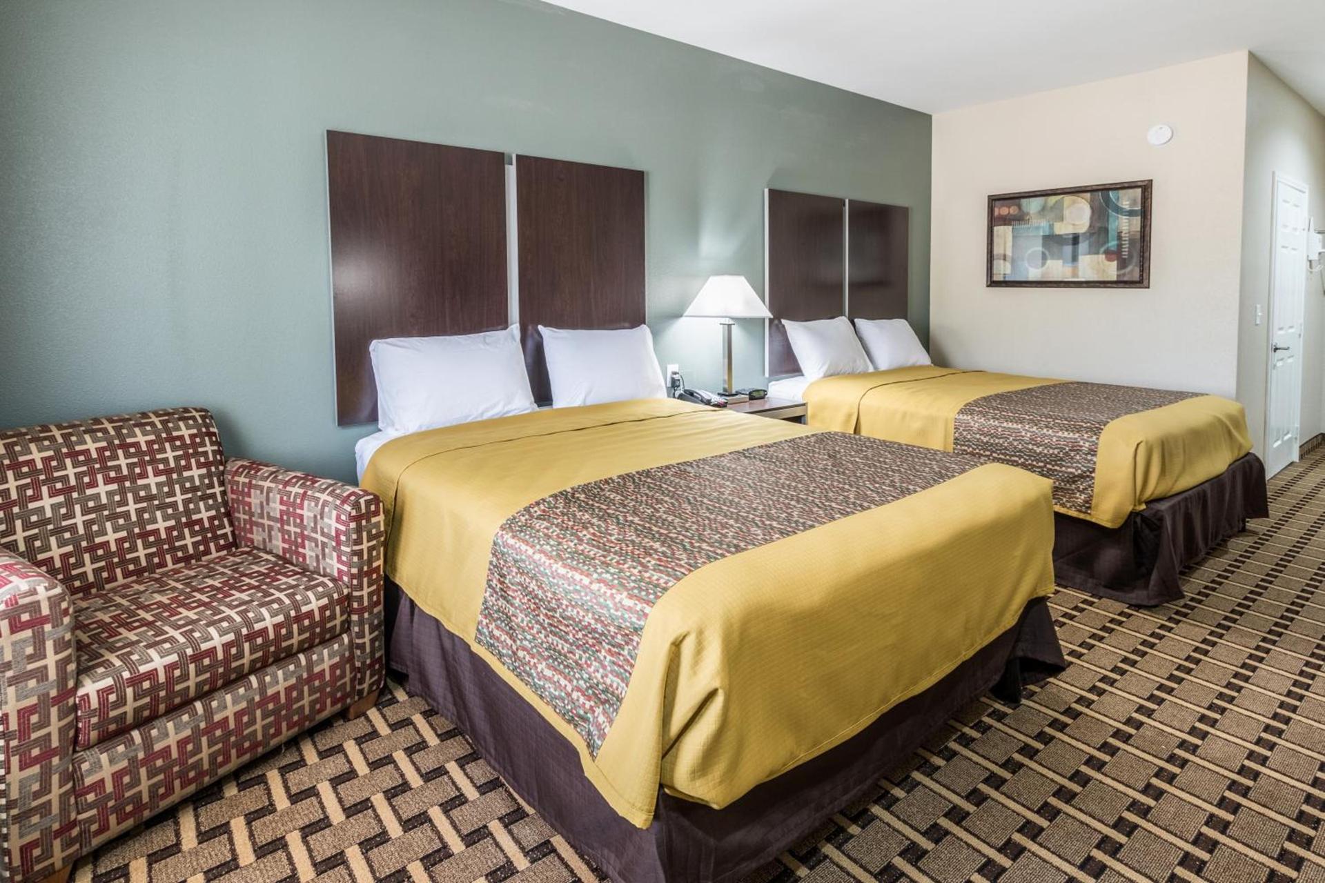 Scottish Inns & Suites photo 14