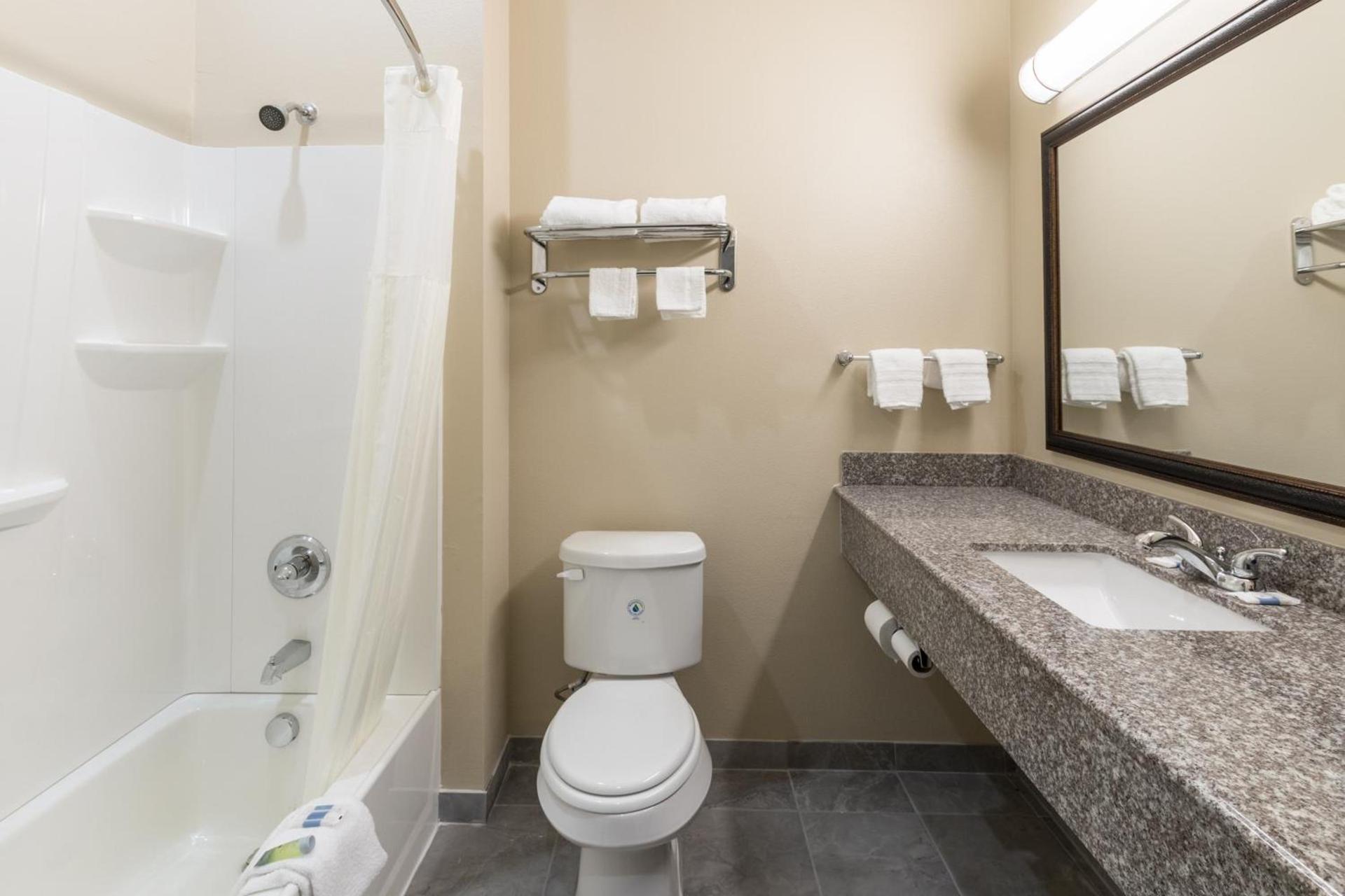 Scottish Inns & Suites photo 13