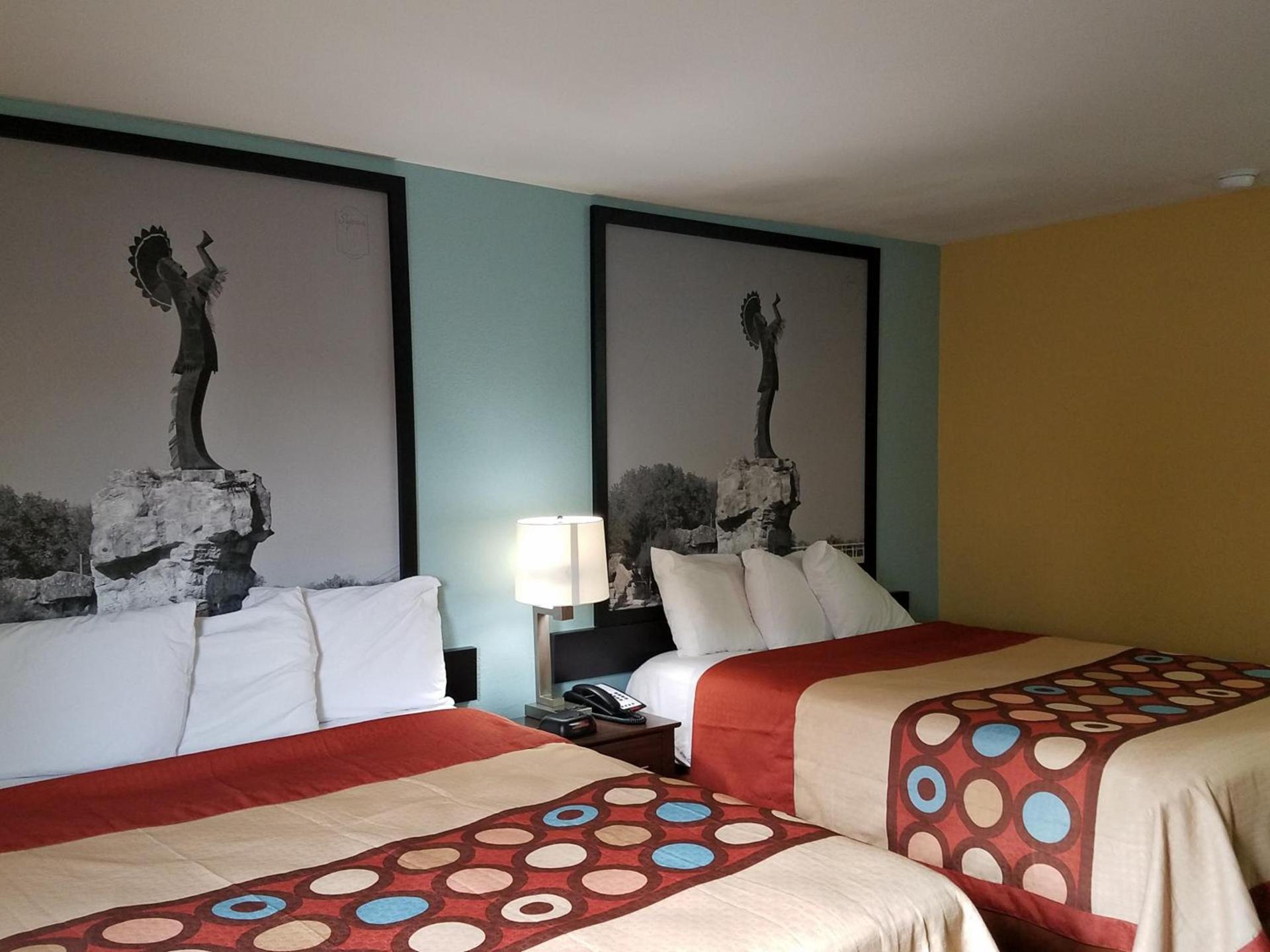 Super 8 by Wyndham Wichita Airport West Kellogg photo 81