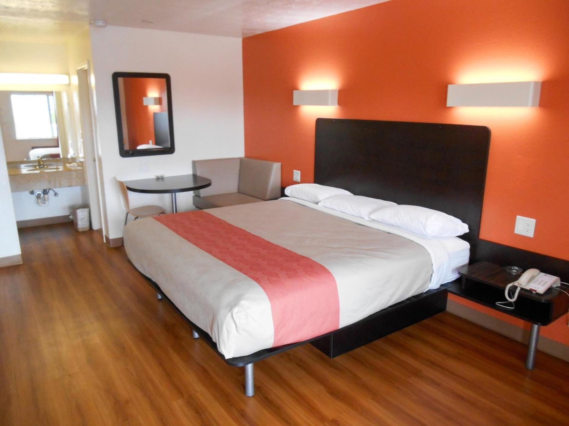 Motel 6-Madisonville, TX photo 33