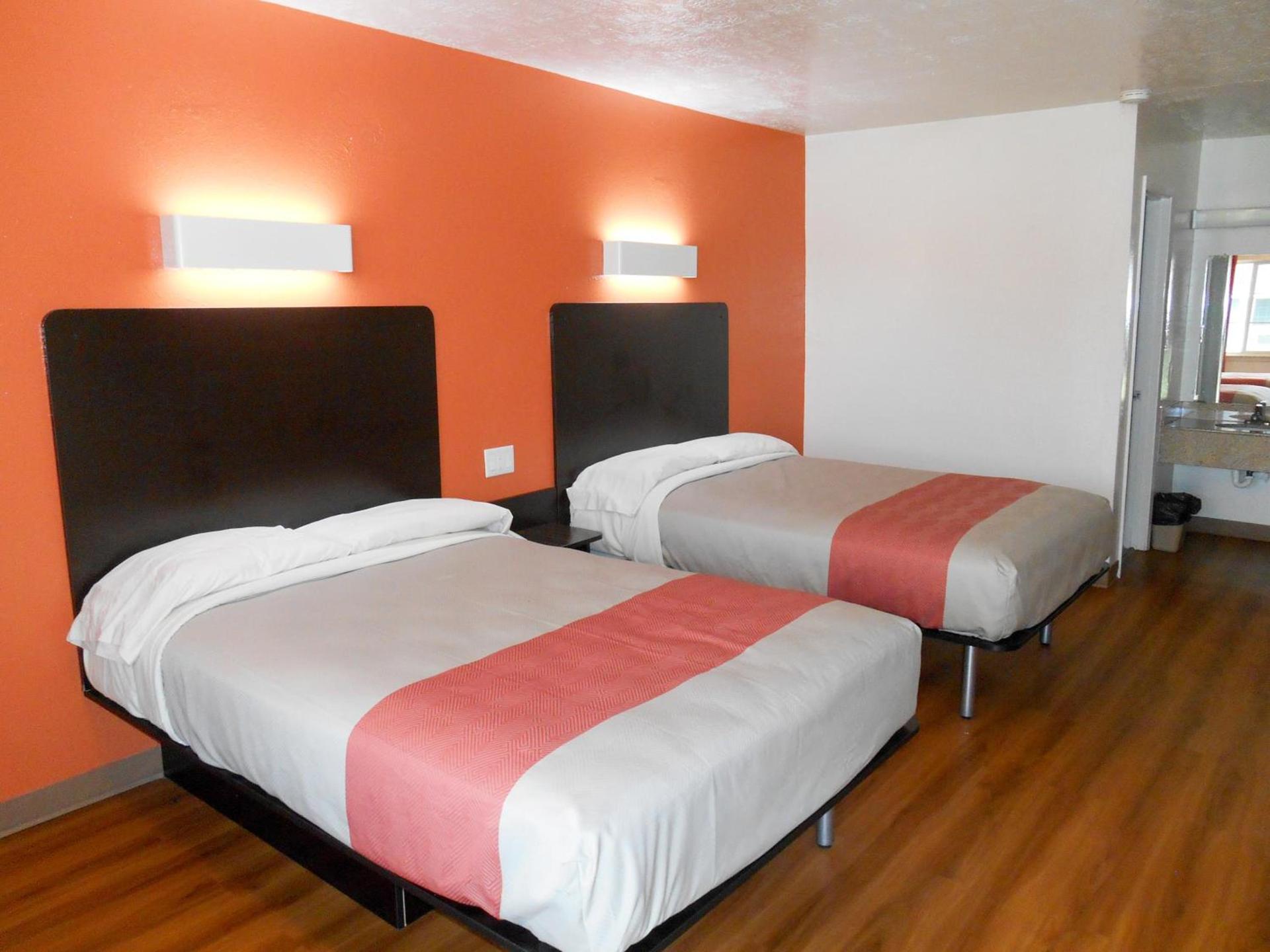 Motel 6-Madisonville, TX photo 31