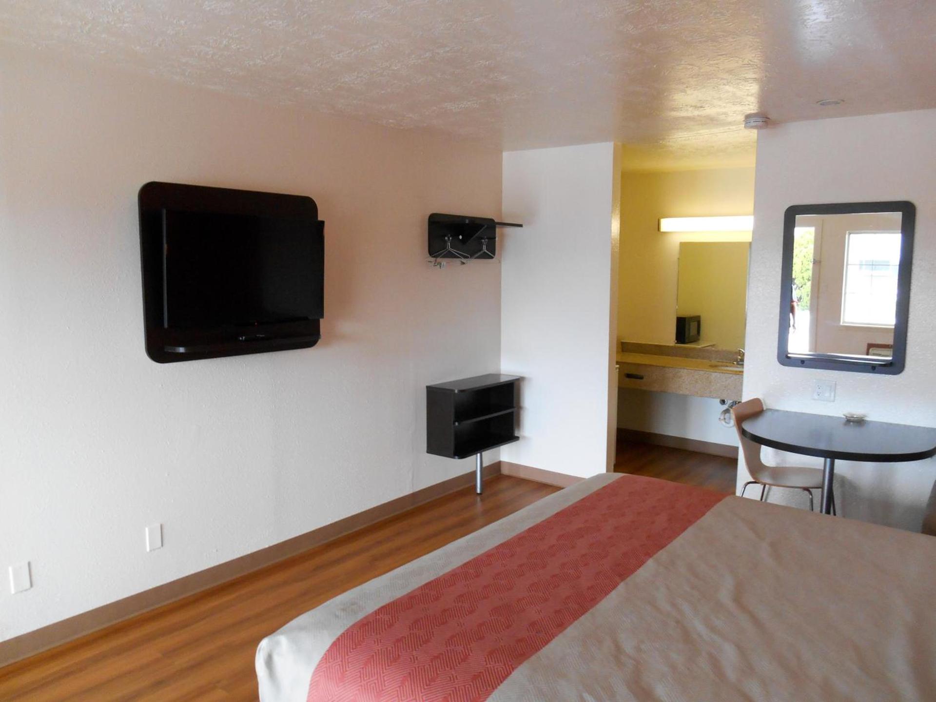 Motel 6-Madisonville, TX photo 32