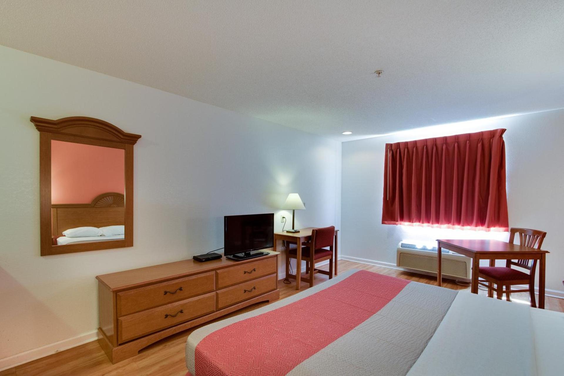 Motel 6-Hinesville, GA photo 11