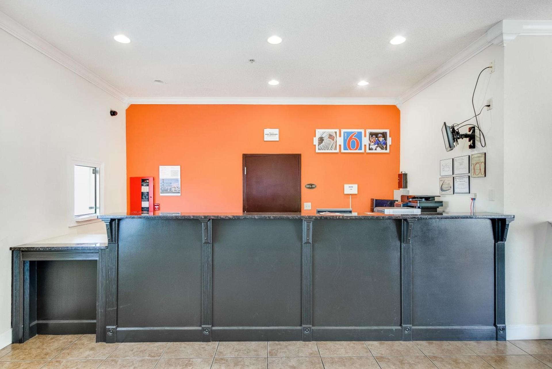 Motel 6-Hinesville, GA photo 5