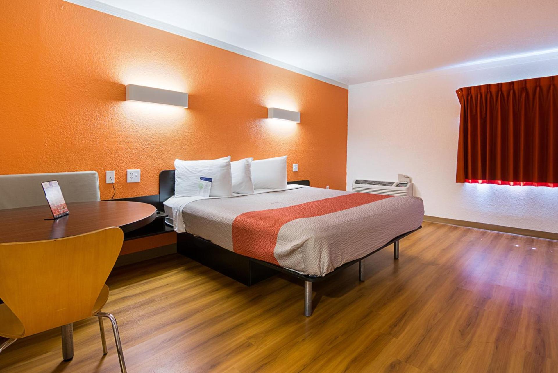 Motel 6-Tampa, FL - Fairgrounds photo 19