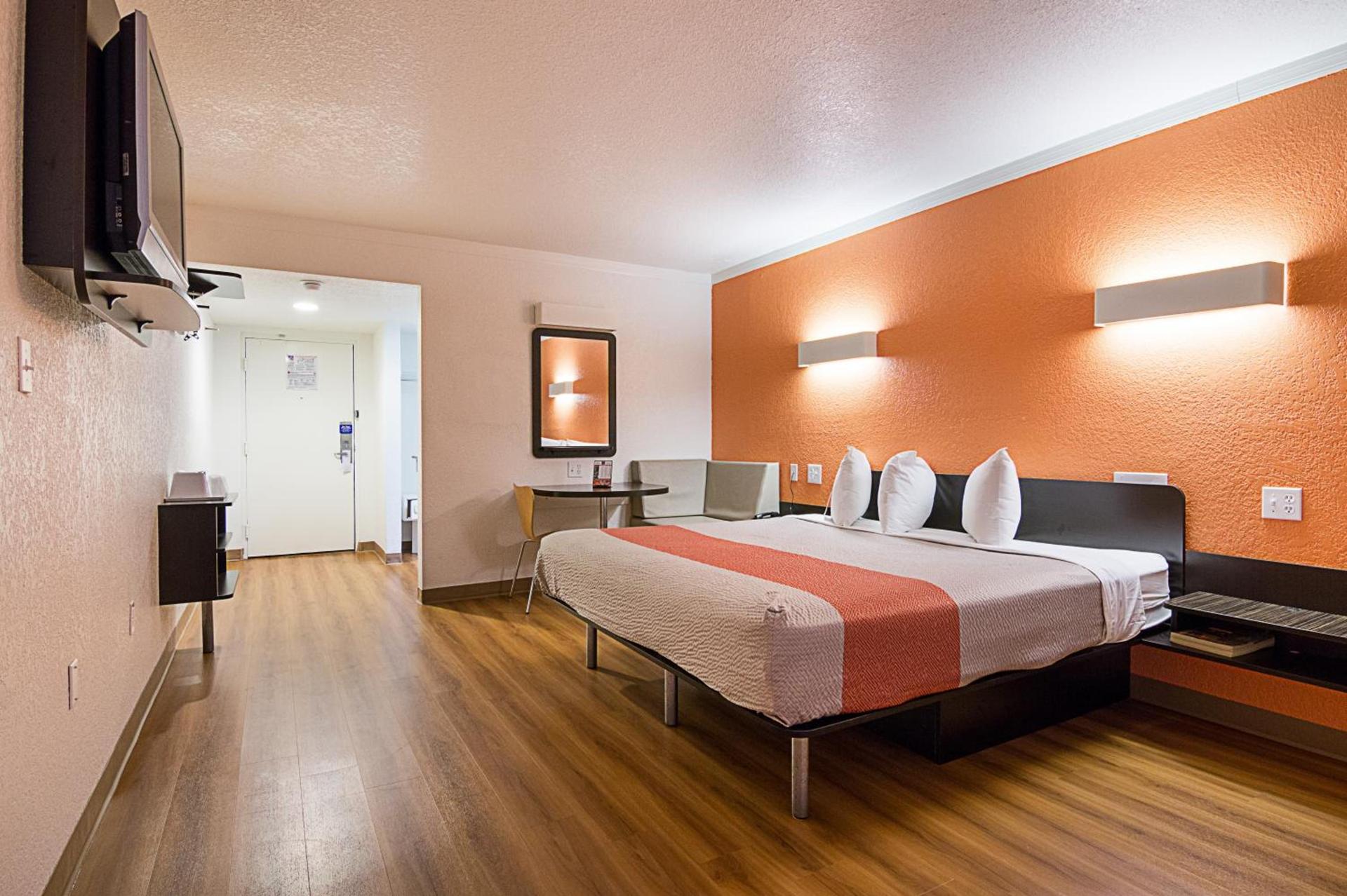 Motel 6-Tampa, FL - Fairgrounds photo 20